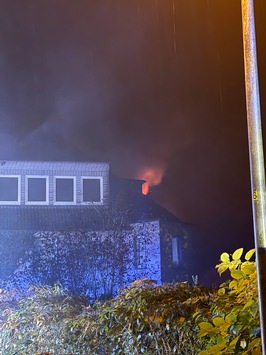FW-DT: Feuer 3 Zimmerbrand im Mehrfamilienhaus