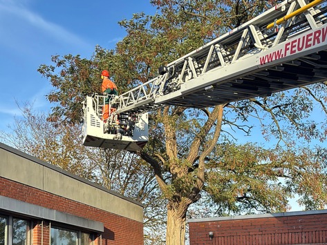 FW-AUR: Vereinzelte Gefahrenstellen durch kräftigere Windböen