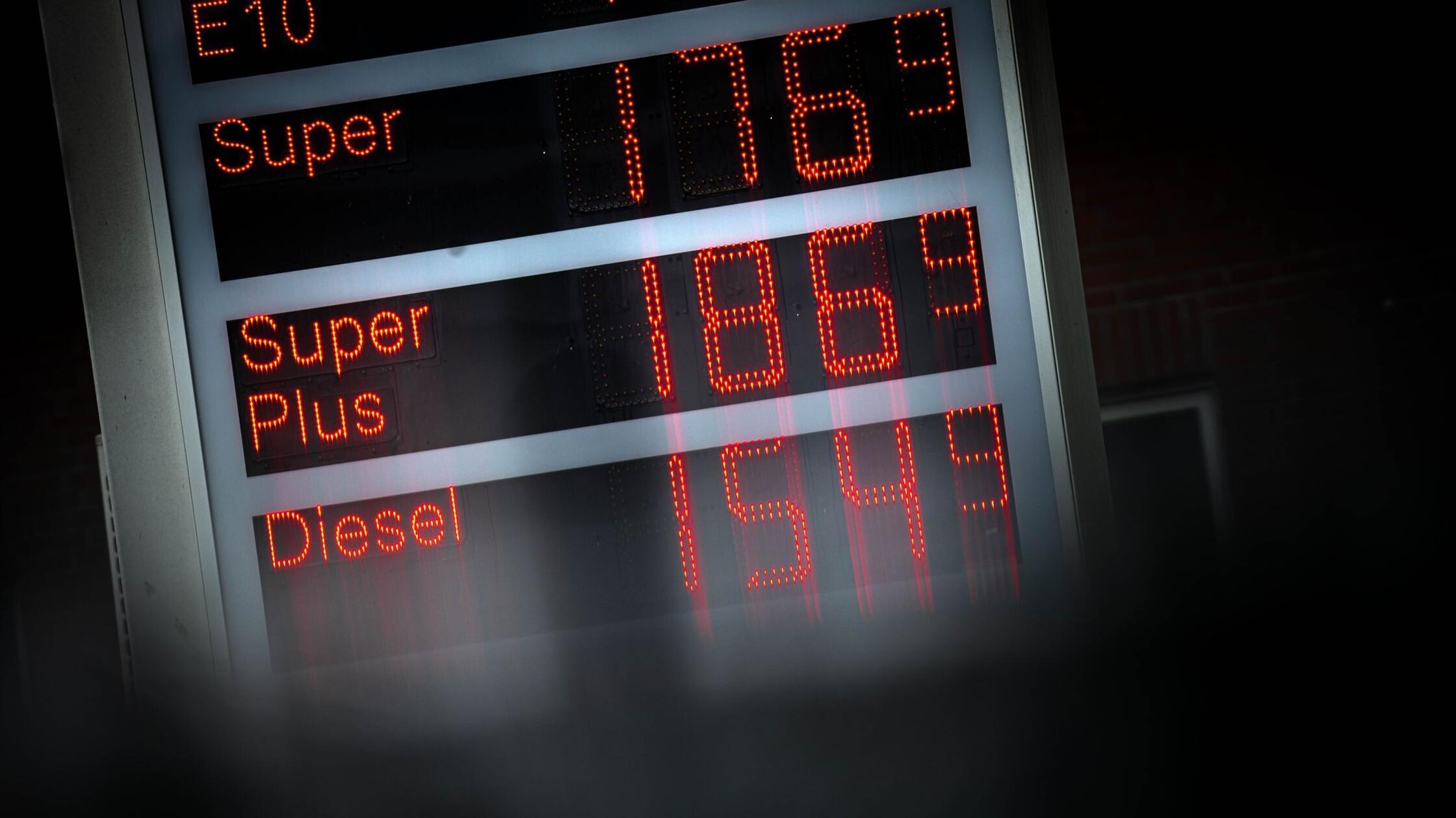 Teurer Osten, billiger Westen: Tankpreise unterscheiden sich