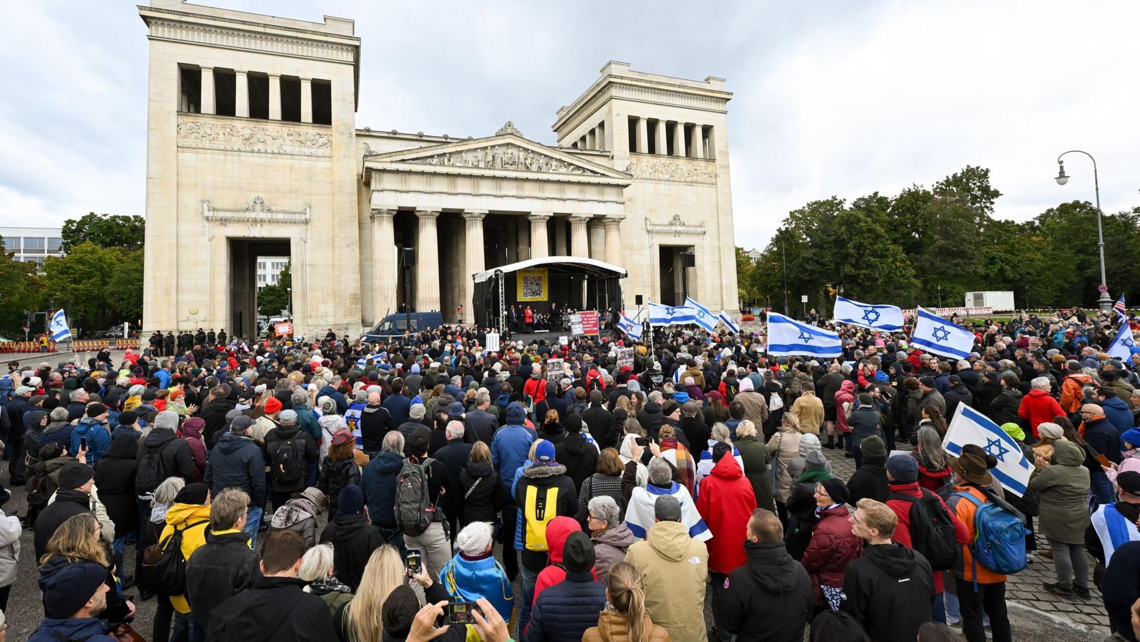 Hunderte setzen in München Zeichen gegen Antisemitismus