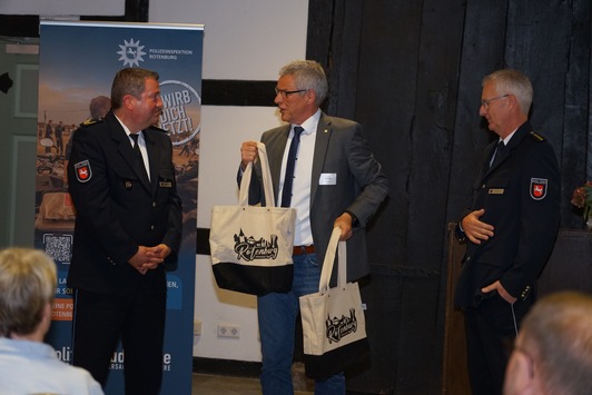 POL-LG: Wechsel an der Spitze der Polizeiinspektion Rotenburg: Dieter Klingforth übernimmt Staffelstab von Jörg Wesemann
