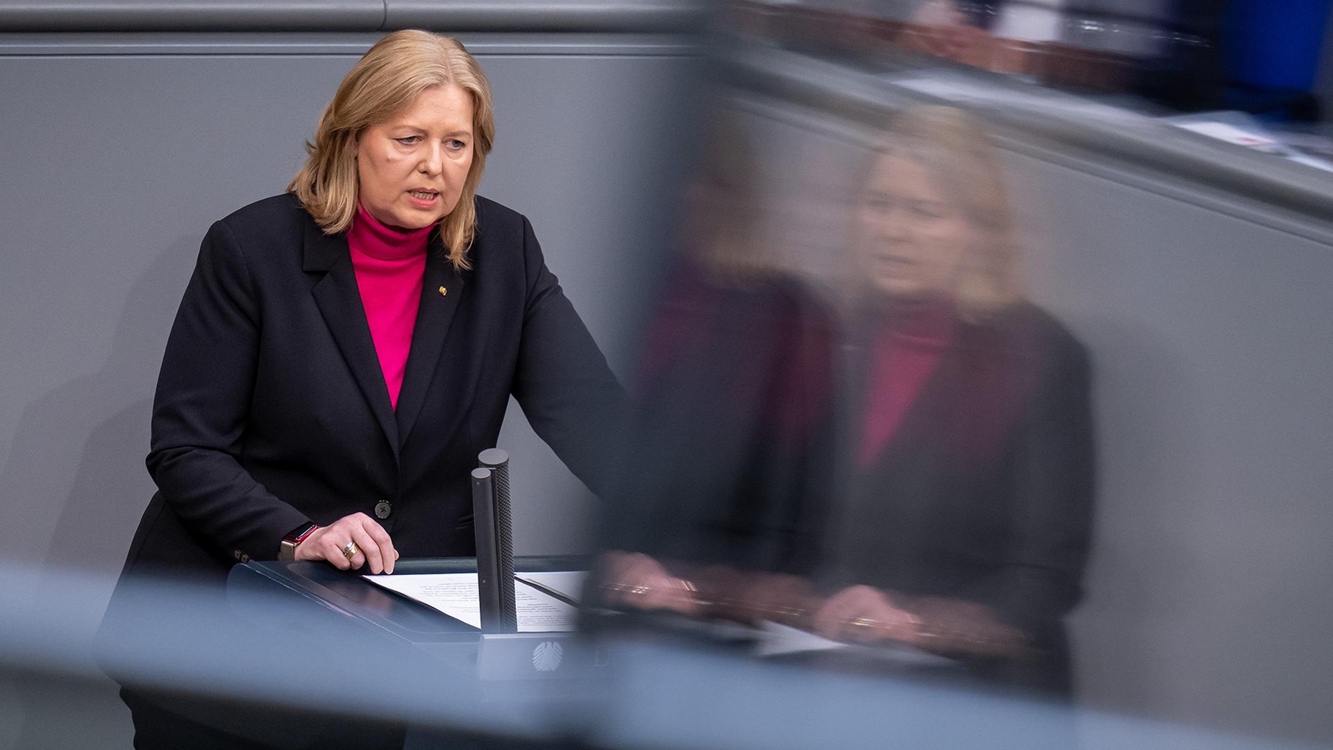 Bas verteidigt Rentenpläne gegen Kritik