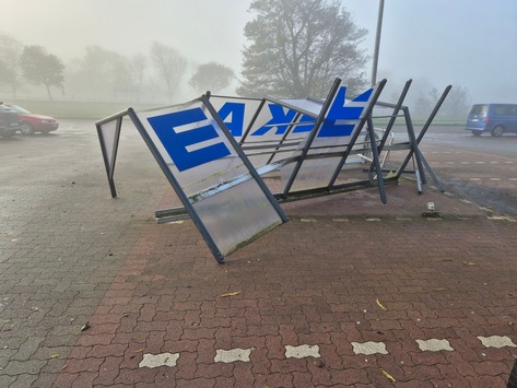 POL-FL: Verkehrsunfall mit Fahrerflucht – Zeugen gesucht!