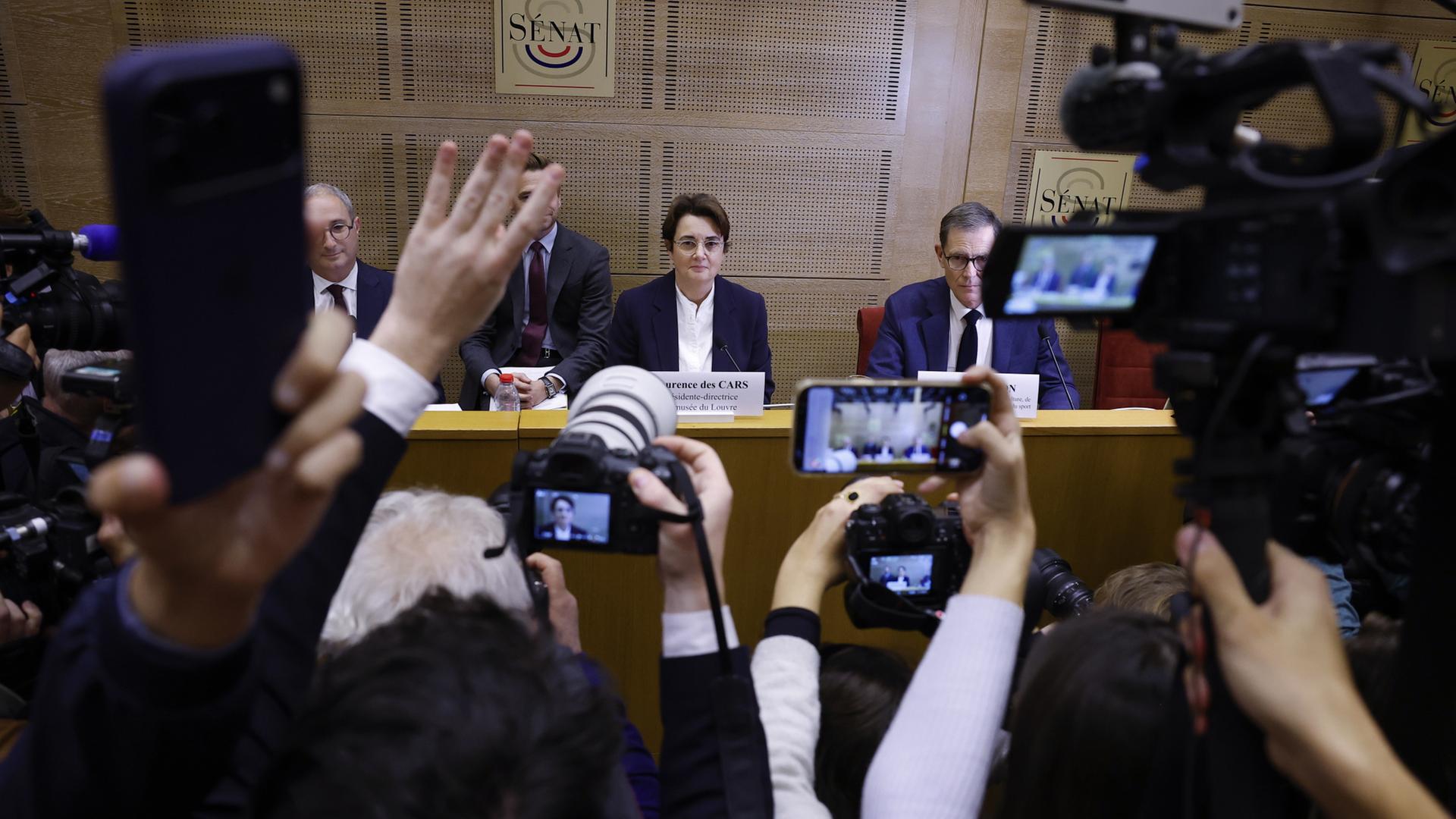 Louvre-Direktorin räumt „Versagen“ nach Juwelen-Diebstahl ein