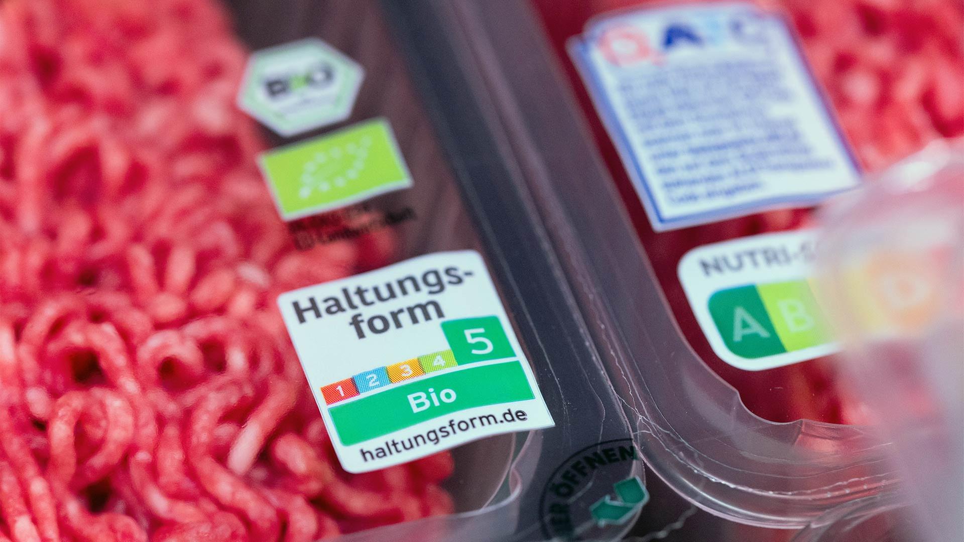Aldi Süd verzichtet auf Fleisch aus unterster Haltungsform