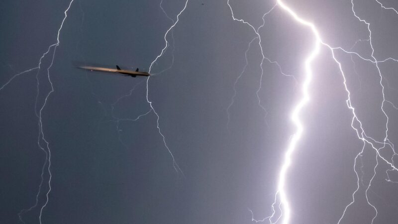 EuGH: Keine Entschädigung bei Flugverspätung nach Blitzeinschlag