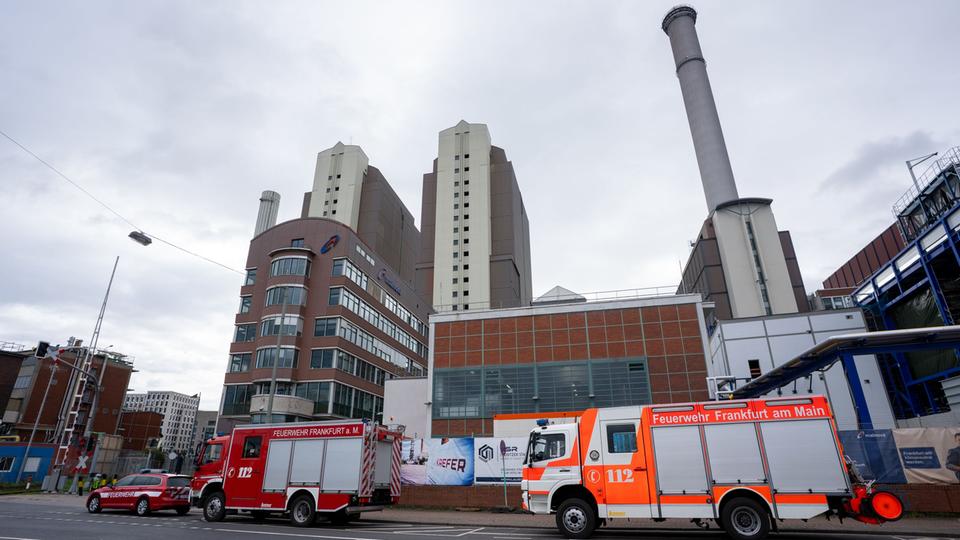Brand in Kraftwerk in Frankfurt: Hunderte Tonnen Kohle müssen gelöscht werden