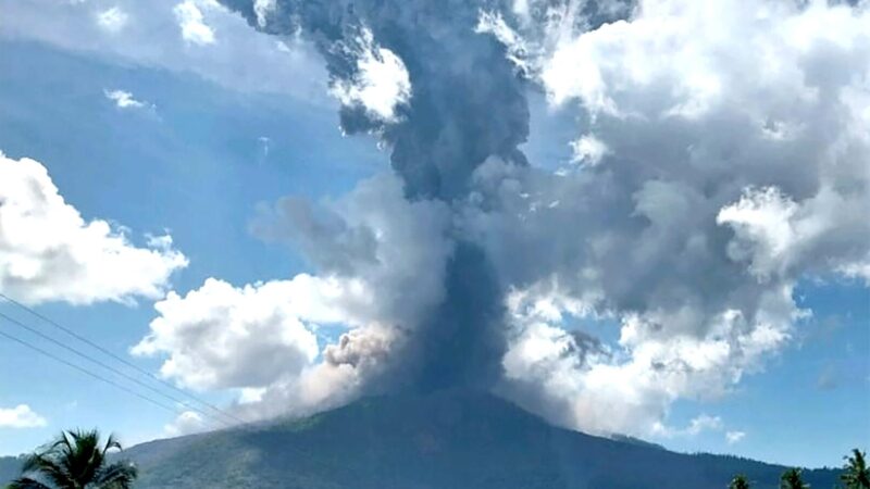 Indonesischer Vulkan Lewotobi Laki-Laki erneut ausgebrochen