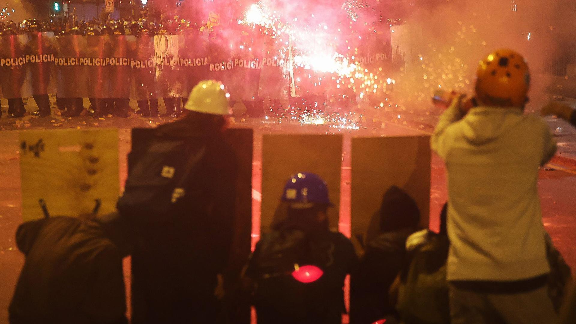 Perus Regierung will Ausnahmezustand in Hauptstadt Lima ausrufen