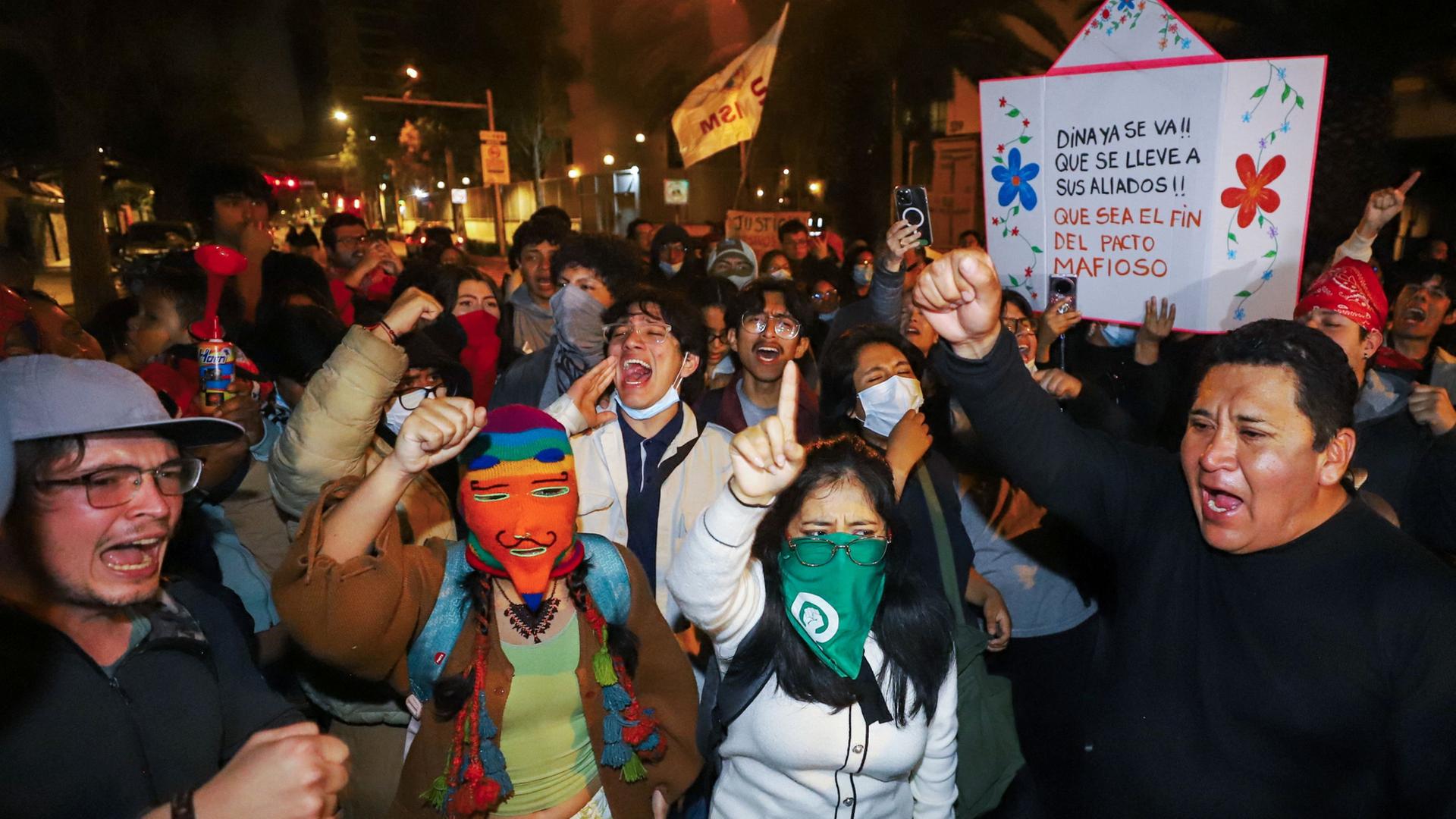Protestierende in Peru fordern Neuanfang