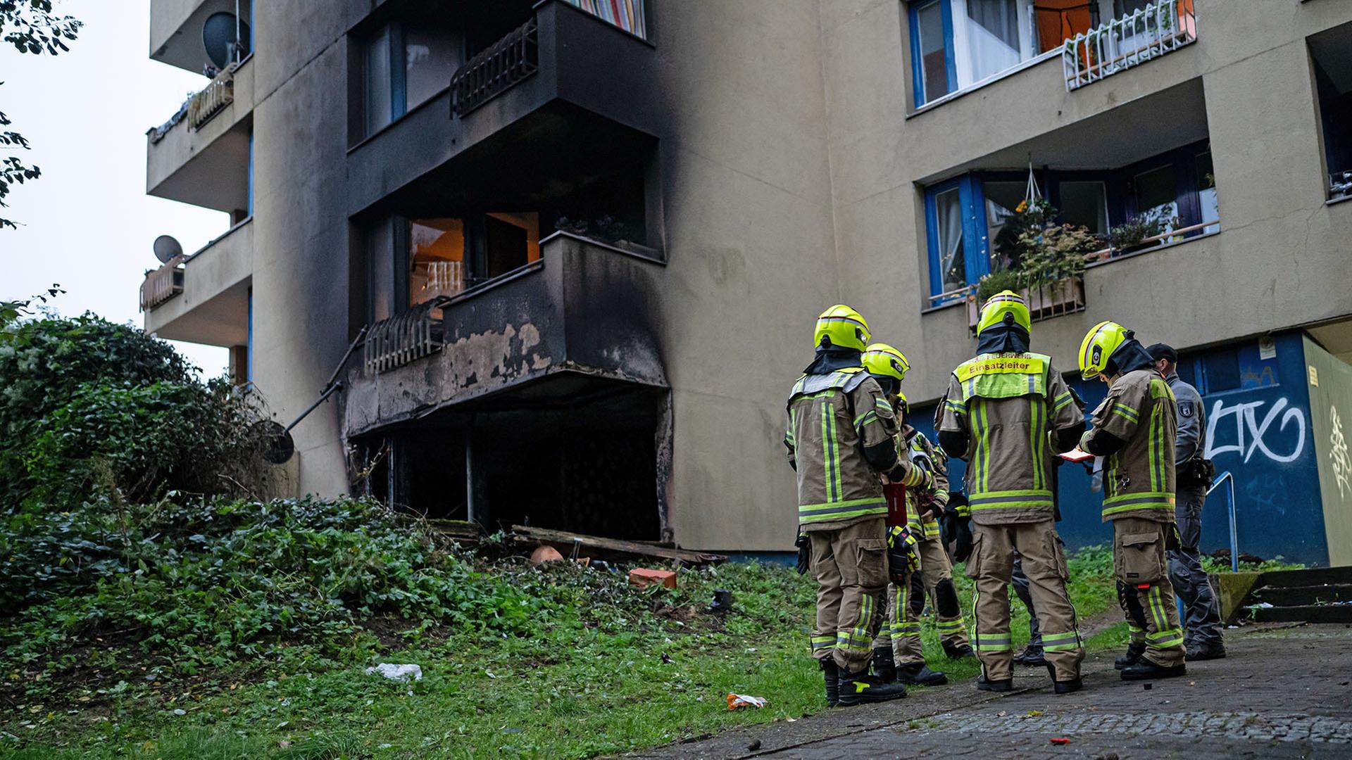 Viele Verletzte nach Brand in Wohnhaus in Berlin-Neukölln