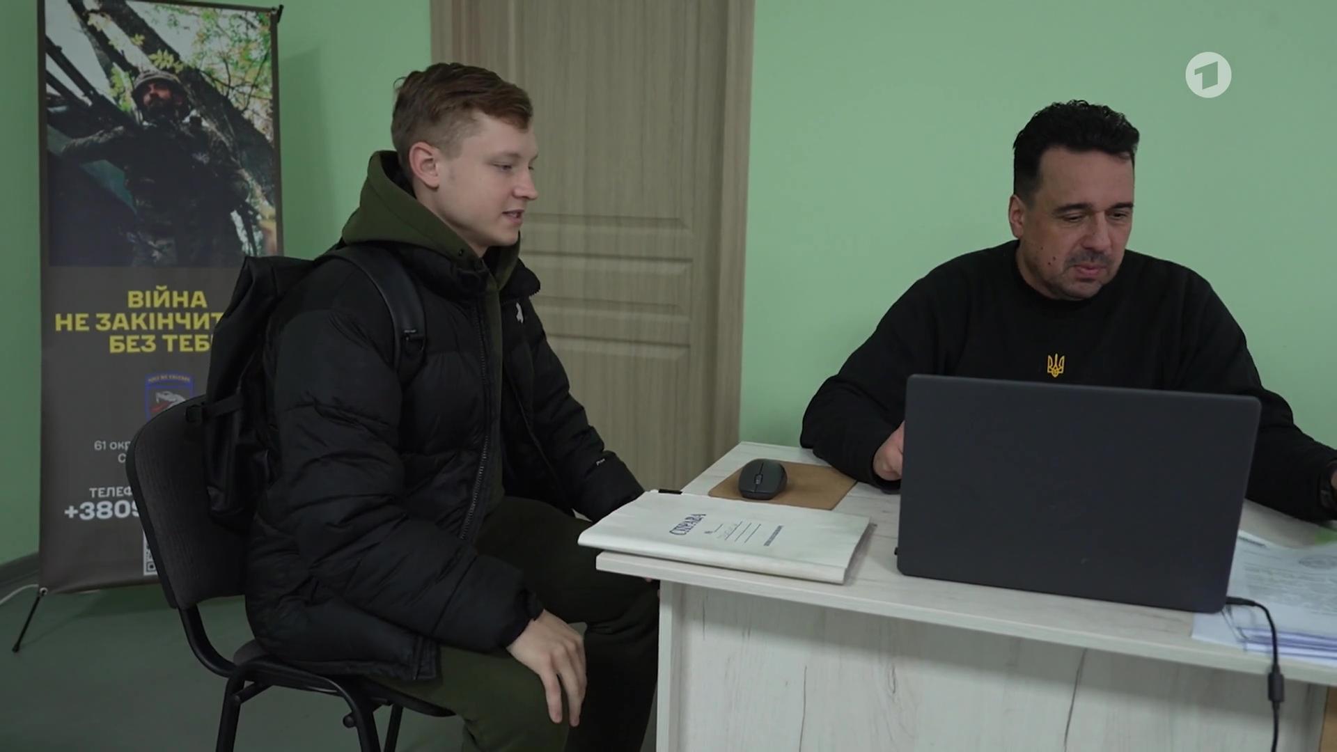 Junge Männer in der Ukraine: Kämpfen oder gehen?