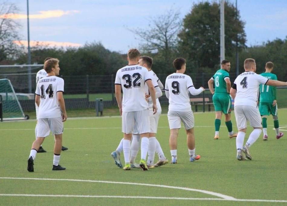 Auch Wickrath, Neuwerk und Dilkrath siegen: Odenkirchen schlägt Brüggen im Bezirksliga-Gipfel