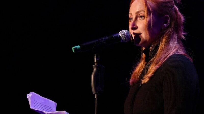 „Slam along Ding Dong“ in Monheim: Poetry-Slam-Reihe im Sojus 7 geht in die Finalrunde