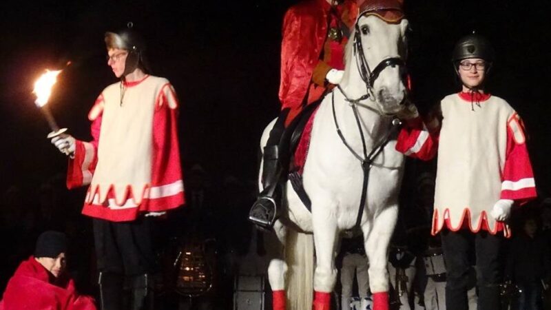 Am 8. November im Burgtheater: Wo Sankt Martin in Dinslaken wieder seinen Mantel teilt