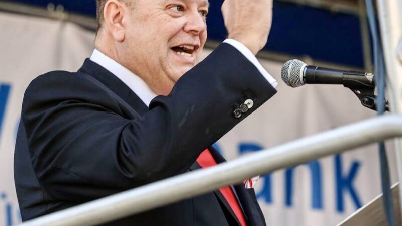Rainer Mellis: Ex-Chef der Volksbank Düsseldorf Neuss bekommt immer noch Gehalt – das sind die Gründe