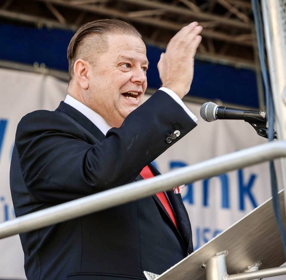 Rainer Mellis: Ex-Chef der Volksbank Düsseldorf Neuss bekommt immer noch Gehalt – das sind die Gründe