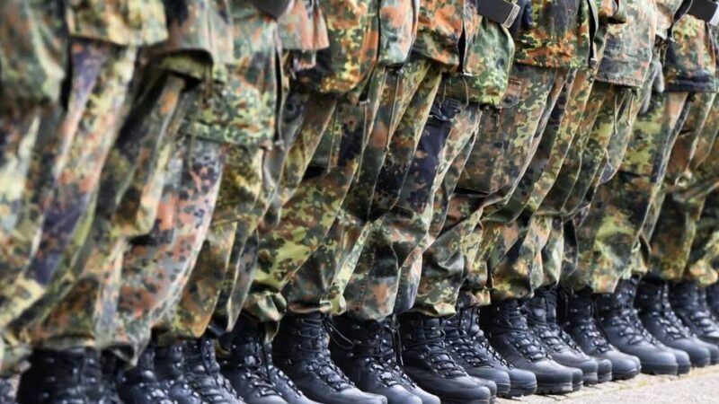 Fragen und Antworten zu Bundeswehrplänen: Wie es nach dem Koalitions-Debakel beim Wehrdienst weitergeht