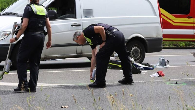 Schulbegleiter und Mädchen in Hürth gestorben: Staatsanwaltschaft klagt Fahrer wegen Tötung, Waffen und Drogen an