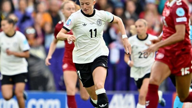 Im Düsseldorfer Paul-Janes-Stadion: DFB lädt zum öffentlichen Training der Frauen-Nationalmannschaft ein