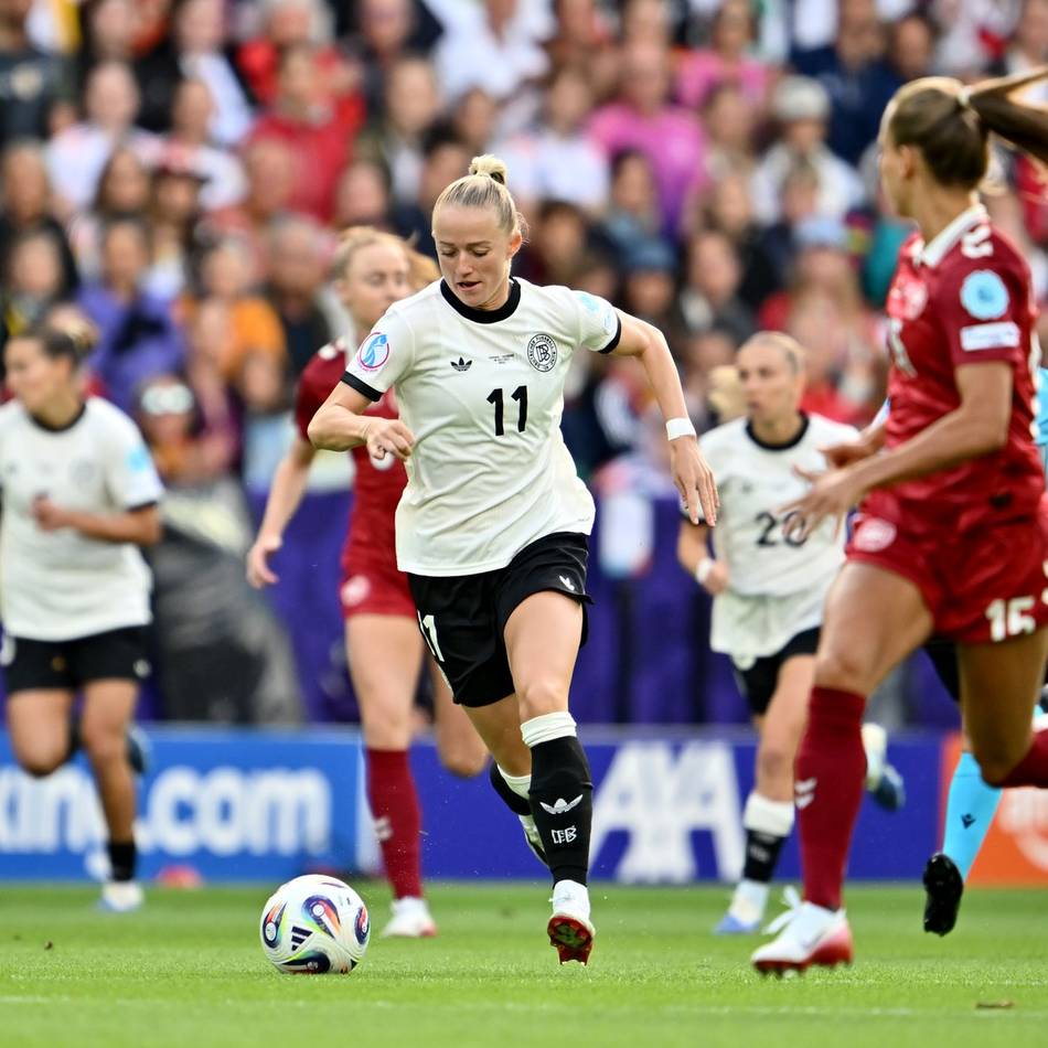 Im Düsseldorfer Paul-Janes-Stadion: DFB lädt zum öffentlichen Training der Frauen-Nationalmannschaft ein