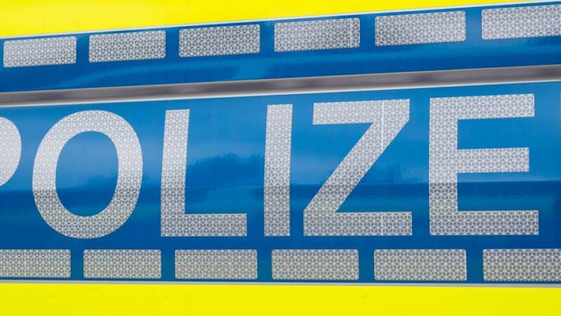 Polizei sucht Zeugen: Unbekannte stehlen Absatzcontainer vom Güterbahnhof