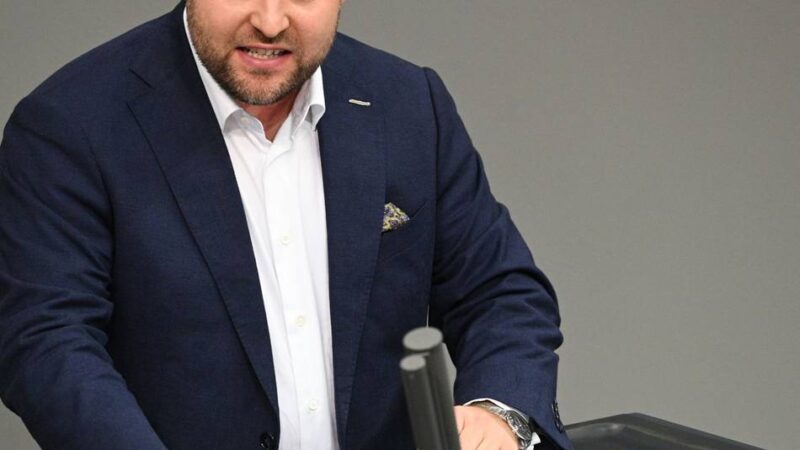 Markus Frohnmaier: Koalition sieht in Russland-Reise von AfD-Politiker Spionage-Risiko