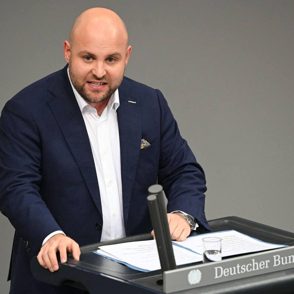 Markus Frohnmaier: Koalition sieht in Russland-Reise von AfD-Politiker Spionage-Risiko