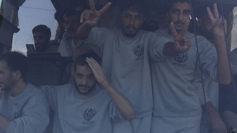 Nahostkonflikt: Palästinensische Familien erkennen ausgemergelte Häftlinge kaum noch