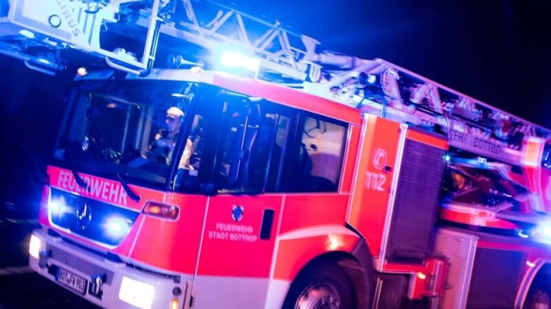 Freitagnacht in Düsseldorf: Kellerbrand in Garath – drei Personen im Krankenhaus