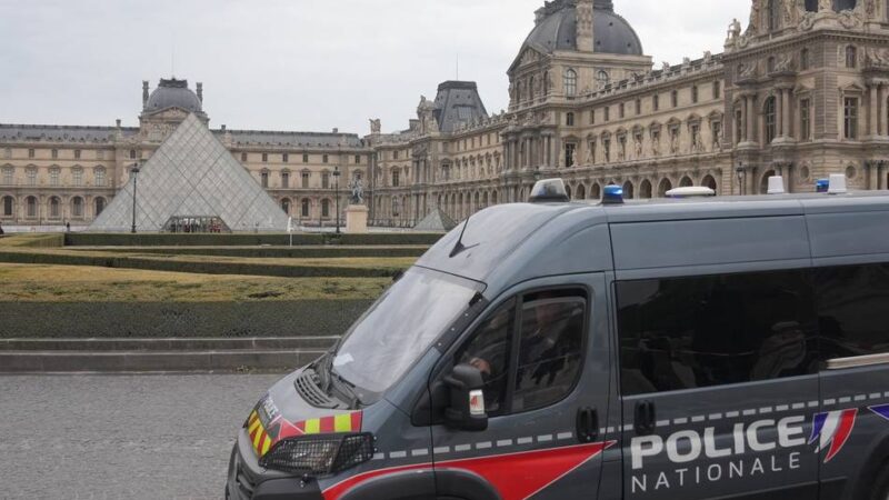 Museumsraub in Paris: Nach Louvre-Einbruch fahndet die Polizei nach vier Tätern