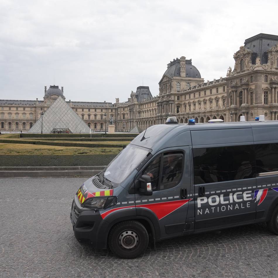 Museumsraub in Paris: Nach Louvre-Einbruch fahndet die Polizei nach vier Tätern