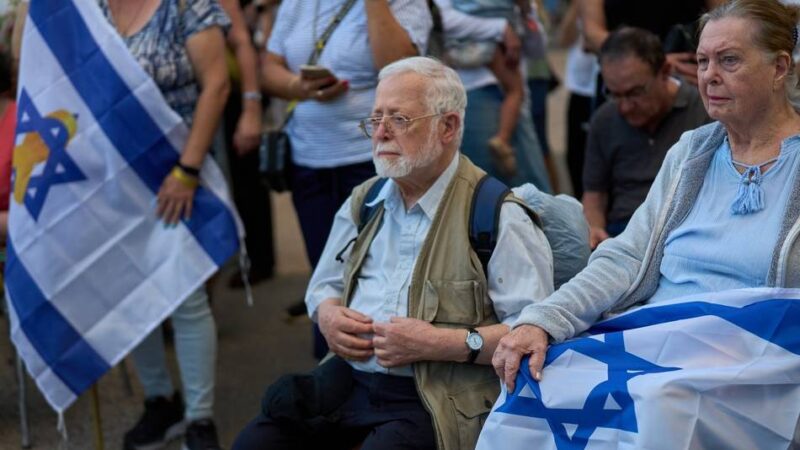 Übergabe ans Rote Kreuz: Hamas lässt erste Geiseln frei