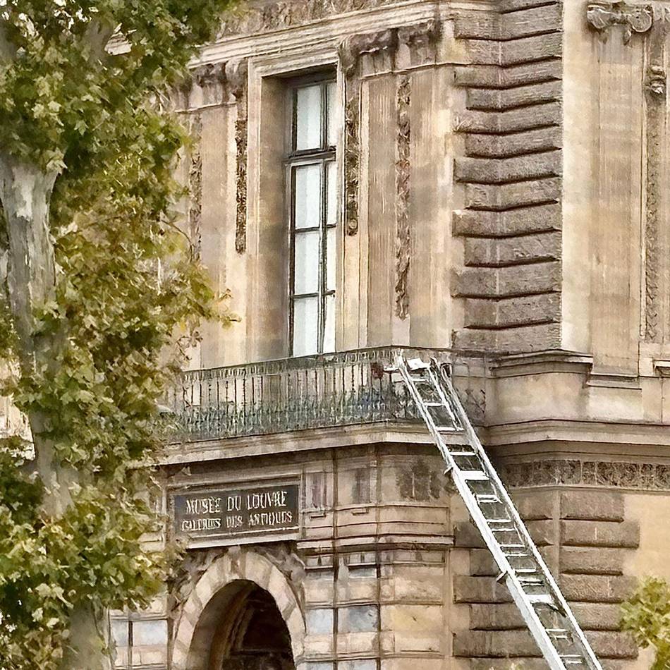 Filmreifer Raub im Louvre: Die Räuber gelangten über eine Leiter direkt zu den Kronjuwelen