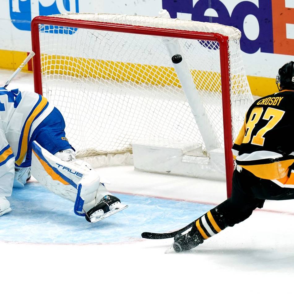 Eishockey: NHL: Fan in Pittsburgh stürzt von Tribüne – Zustand kritisch