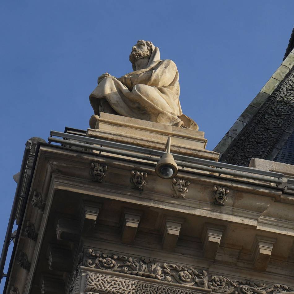 Fahndung: Louvre-Einbruch: Ermittler gehen mehr als 150 Spuren nach