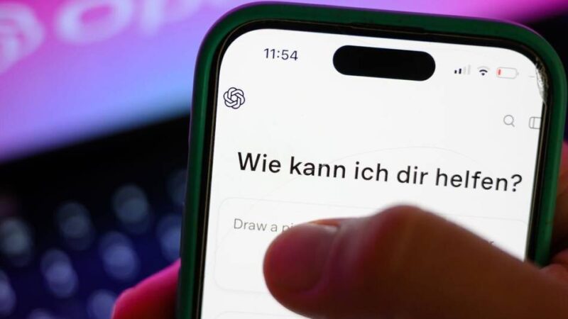 Total digital: Wenn Adolf Hitler mit Michael Jackson tanzt