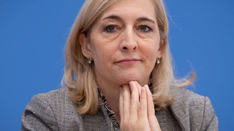 Kabinettsbeschluss am Mittwoch erwartet: Wie Nina Warken die Krankenkassenbeiträge 2026 stabil halten will