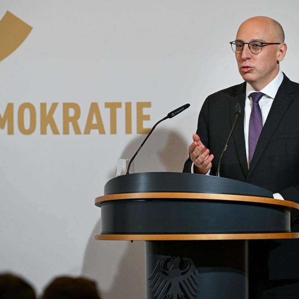 Verfassungsschutz-Präsident warnt: „Russland übt gezielt Einfluss auf politische Ränder aus“