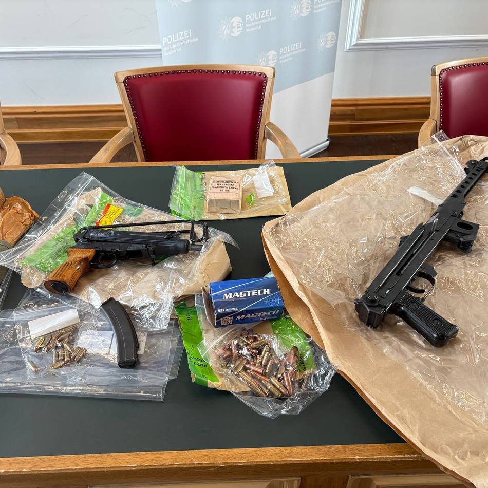 Mitten in Remscheid: Panzerfäuste und Granaten – Ermittler heben riesiges Waffenarsenal aus