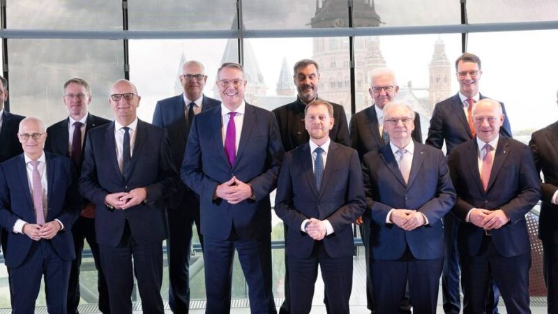 Beschlüsse der Ministerpräsidentenkonferenz: Kein fixes Verbrenner-Aus, Sozialstaatsreform, mehr Sicherheit