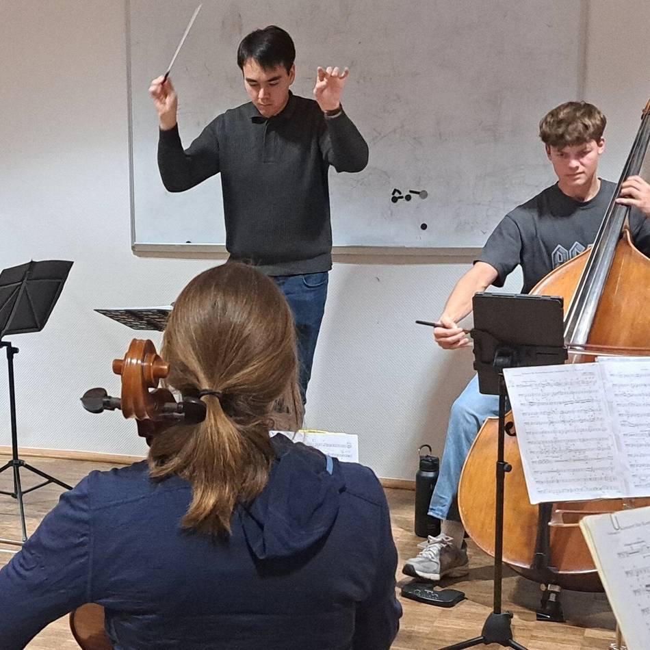 Konzert am 15. November: Der Kontrabass begeistert Milan Boxberg – Proben mit „Concerto Langenfeld“