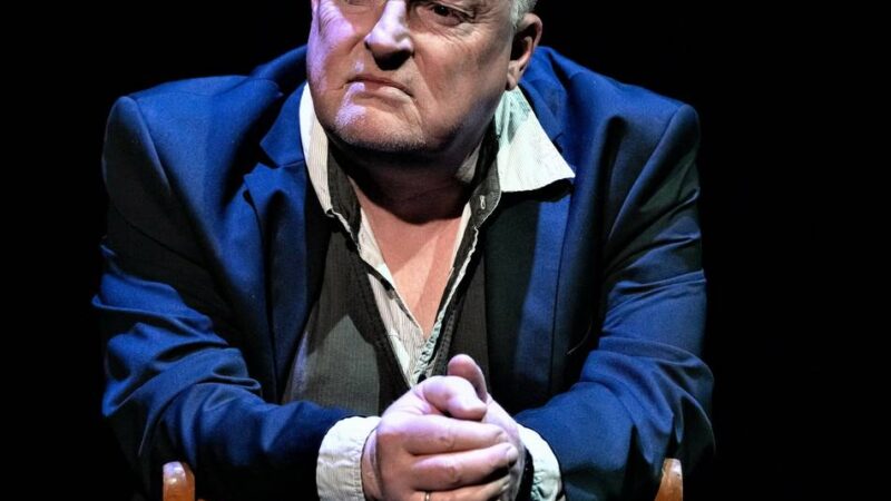 Neuer Leseabend im Theater Krefeld: Michael Grosses Abend für Sándor Márai