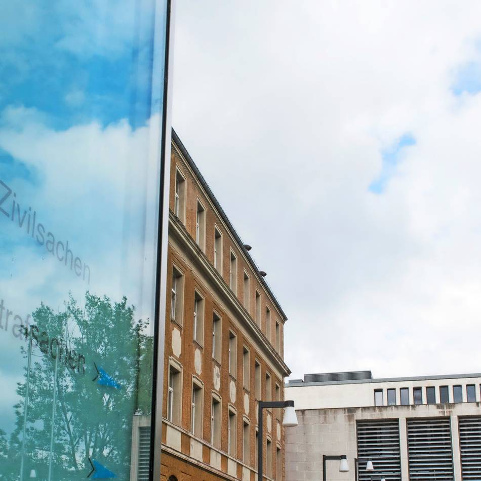 Prozess wegen versuchten Totschlags: Familienfehde in Solingen – hat Mann Kontrahenten mit Absicht angefahren?