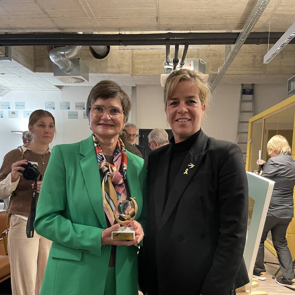 248 nahezu unsichtbar eingebaute Solarpaneele erzeugen ein Drittel des Museumsstroms: Solarpreis für die Hülle des Neanderthal Museums