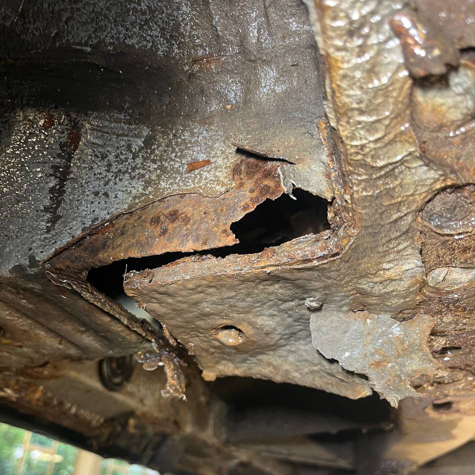 Reif für den Schrott in Mettmann: Polizei legt Sharan mit 45 Mängeln still