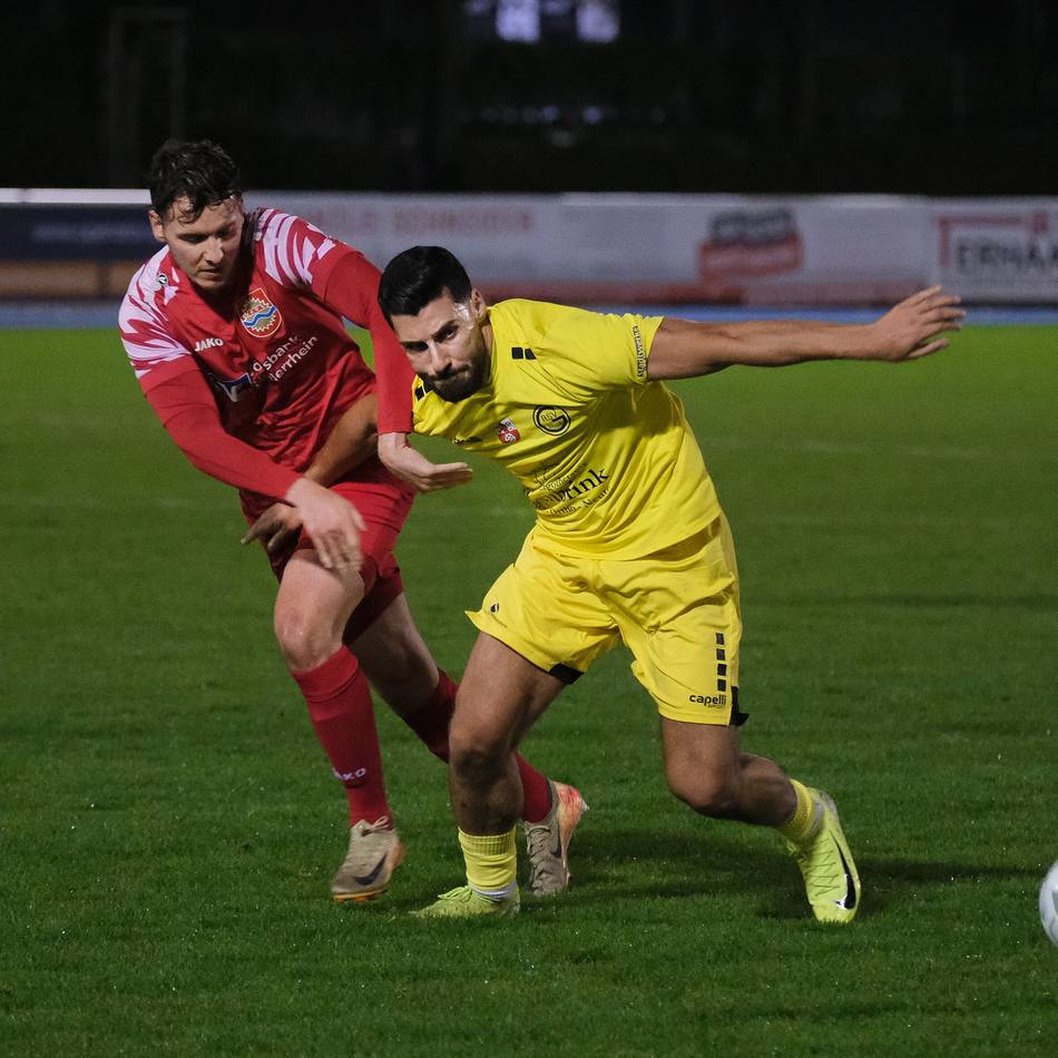 Topspiel in der Fußball-Oberliga: Ratingen 04/19 und SV Sonsbeck bieten spät Spektakel