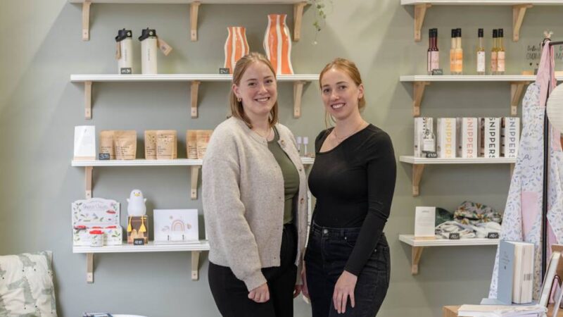 Einzelhandel in Meerbusch: Wie zwei Schwestern ihre Urlaubserinnerungen zum Geschäft machen