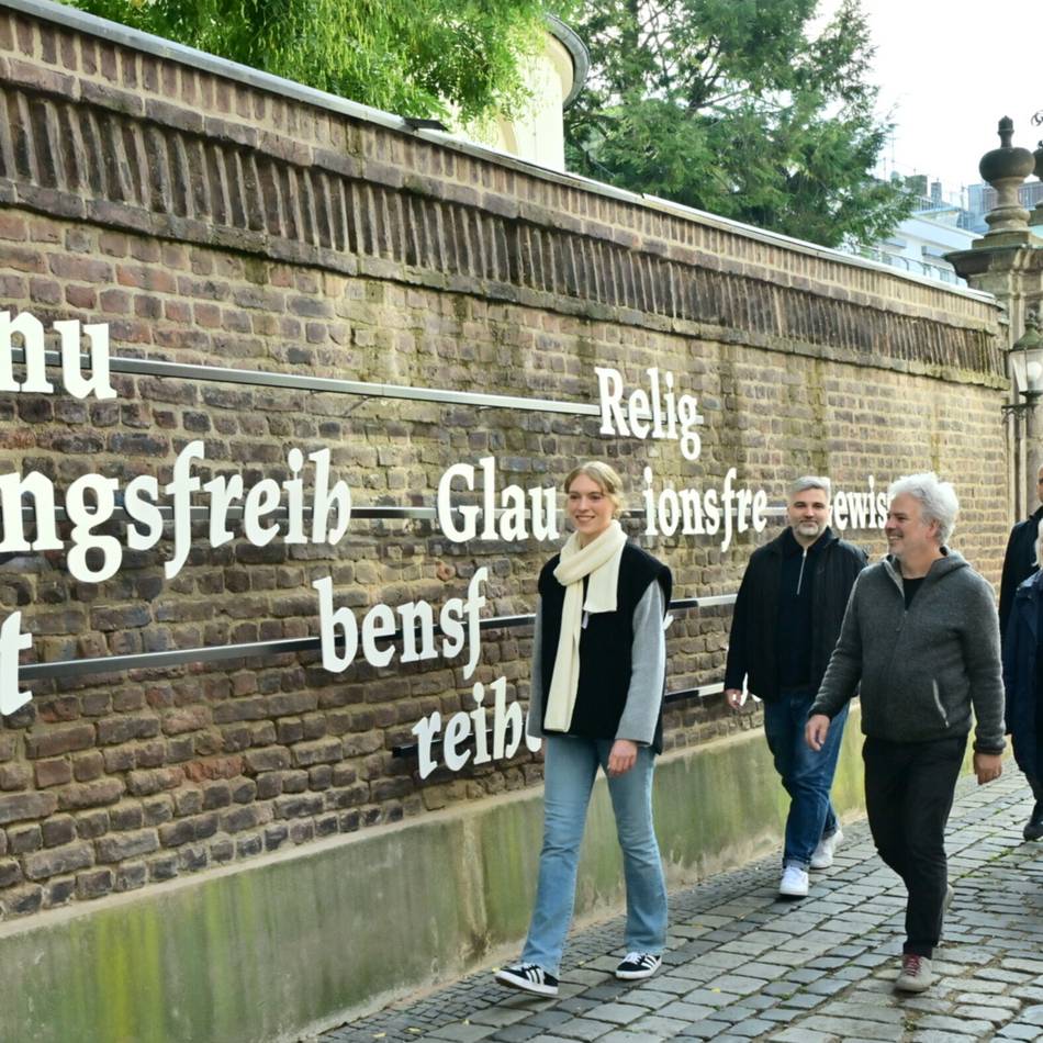 Historische Mauer in Krefeld: Toleranz-Botschaft an der Kirchenwand