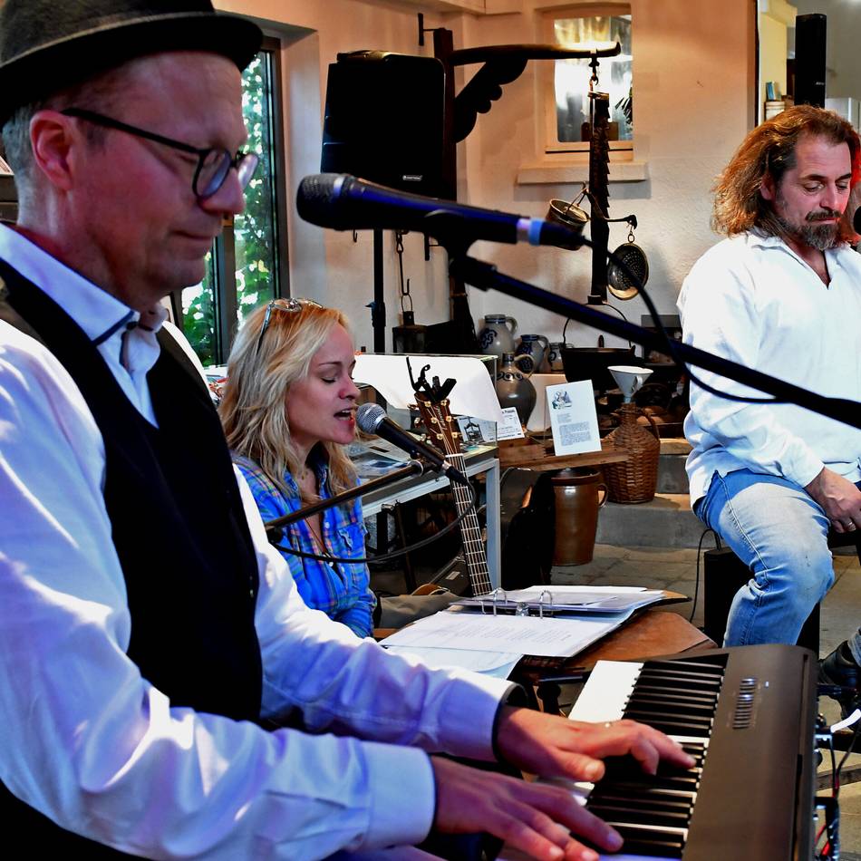 Weihnachten in Heiligenhaus: Musikalische Fenstersterne im Museum Abtsküche